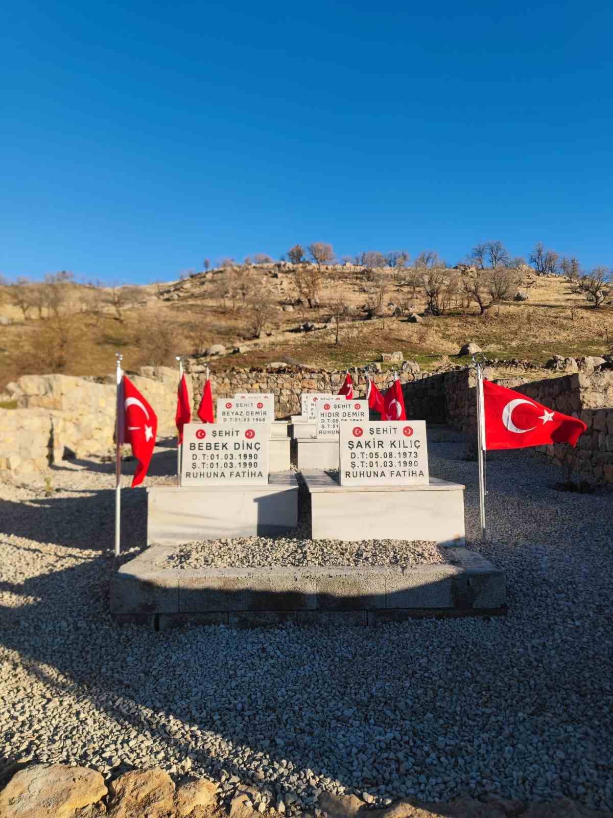 derecikte vefa ornegi sehit mezarliklari yeniden yapildi 2 2NrMI2yb