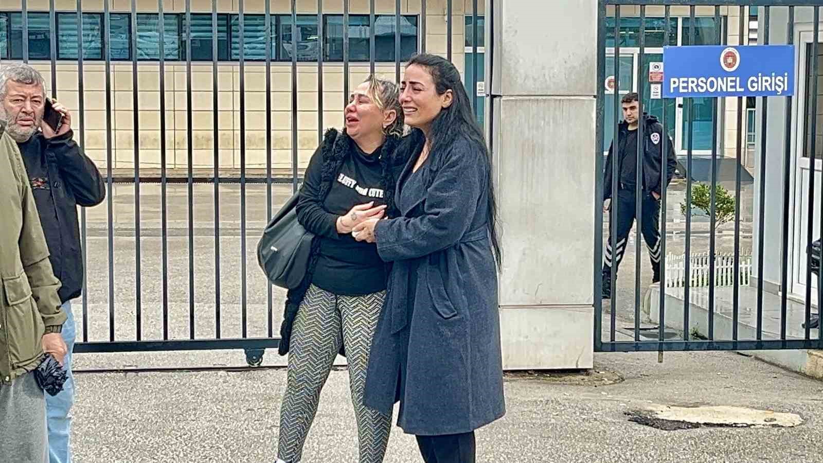 dereye dusen aractaki kadinin cenazesi teslim alinirken gitme feryadi yurekleri dagladi 2 UHzuG4nJ