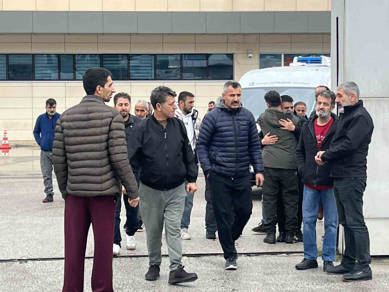 dereye dusen aractaki kadinin cenazesi teslim alinirken gitme feryadi yurekleri dagladi 6 IM1ryC89