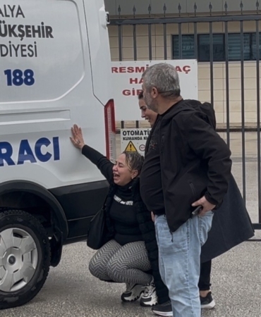 dereye-dusen-aractaki-kadinin-cenazesi-teslim-alinirken-gitme-feryadi-yurekleri-dagladi-USRc3v6s.jpg