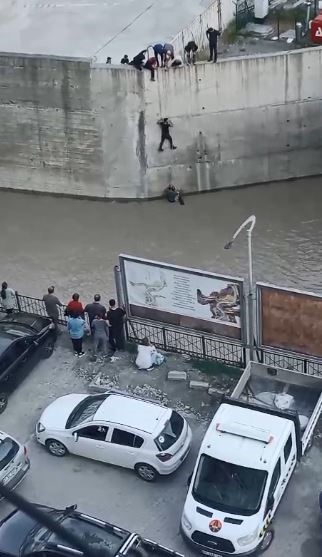 dereye dusen cocugu kurtaran vatandaslar yasanan can pazarini anlattilar hic tereddut etmedik 5