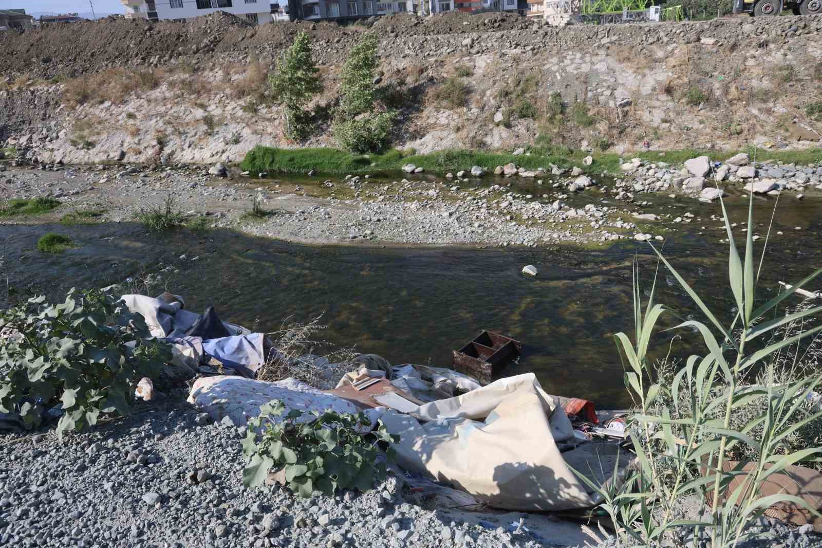 dereye kamyon dolusu atik malzeme doktuler doga katliami kameraya yansidi 2 4IvgeewB