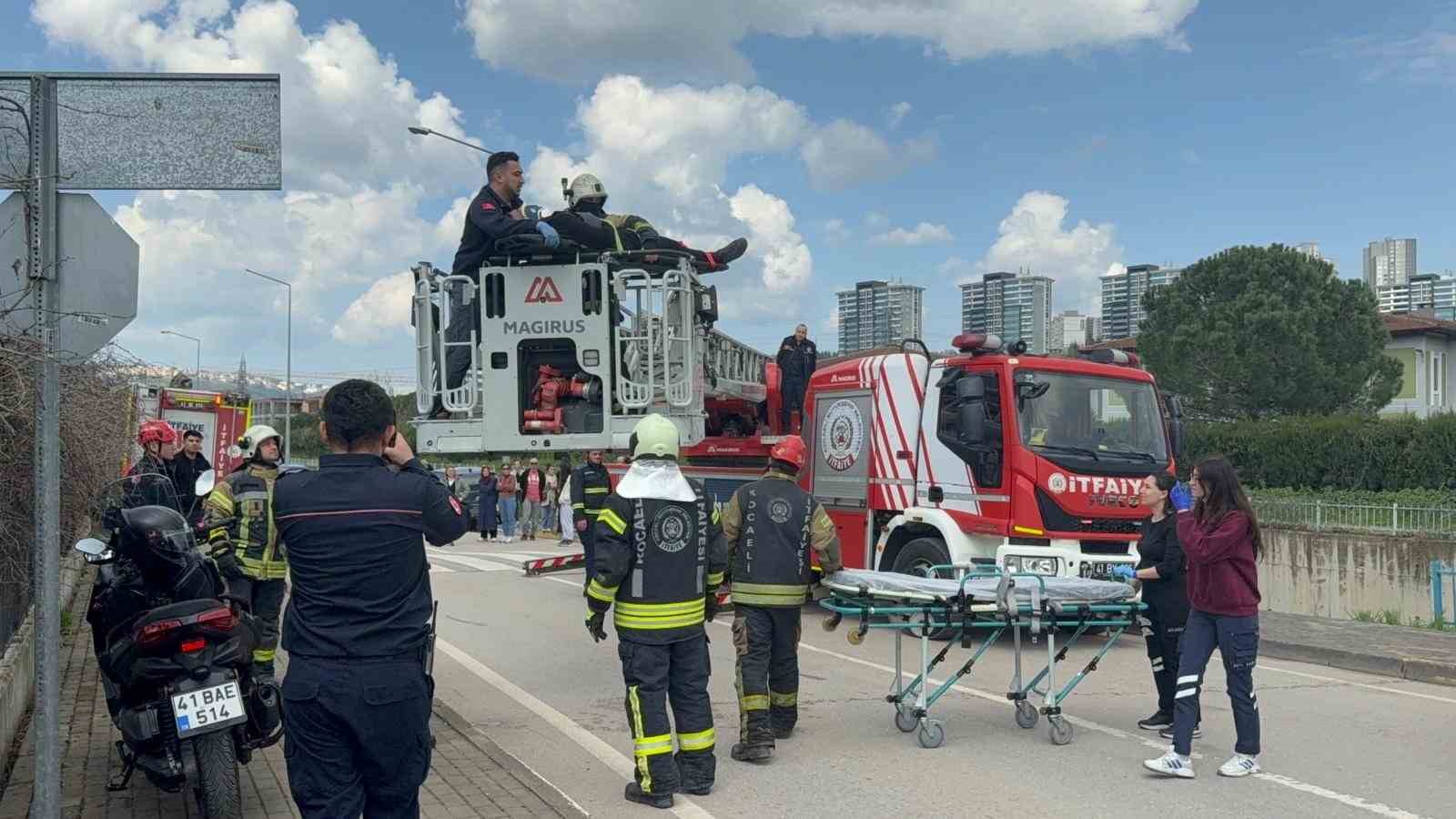 dereye ucan kamyonetin surucusune dakikalarca kalp masaji yapildi 5 DasRHeSr