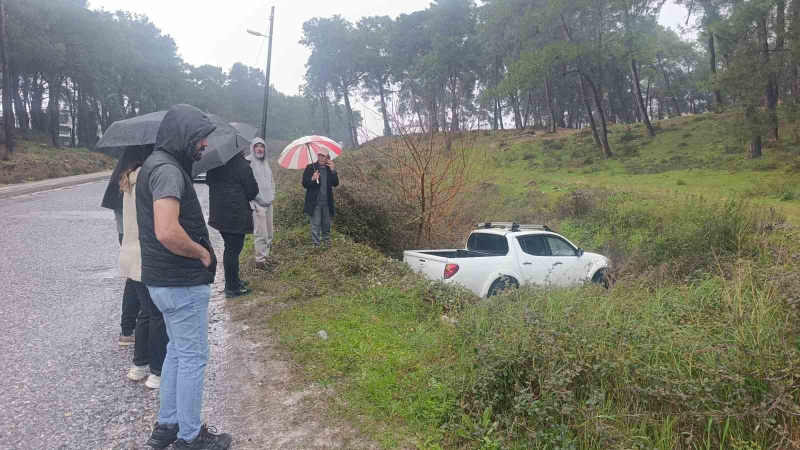 dereye ucan kamyonetten yara alamadan kurtuldu 3