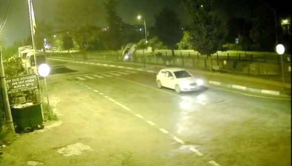dereye ucan minibusun surucusu yaralandi 2 O8cBn3ar