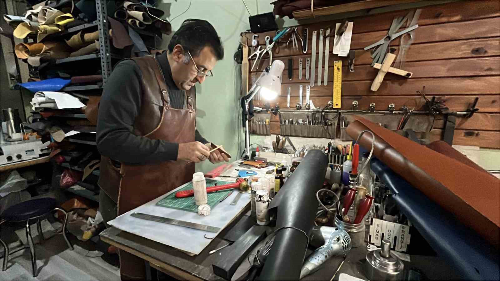 deri ve sanati bulusturup el emegiyle saat kordonu yapiyor 4 laIQzaXf