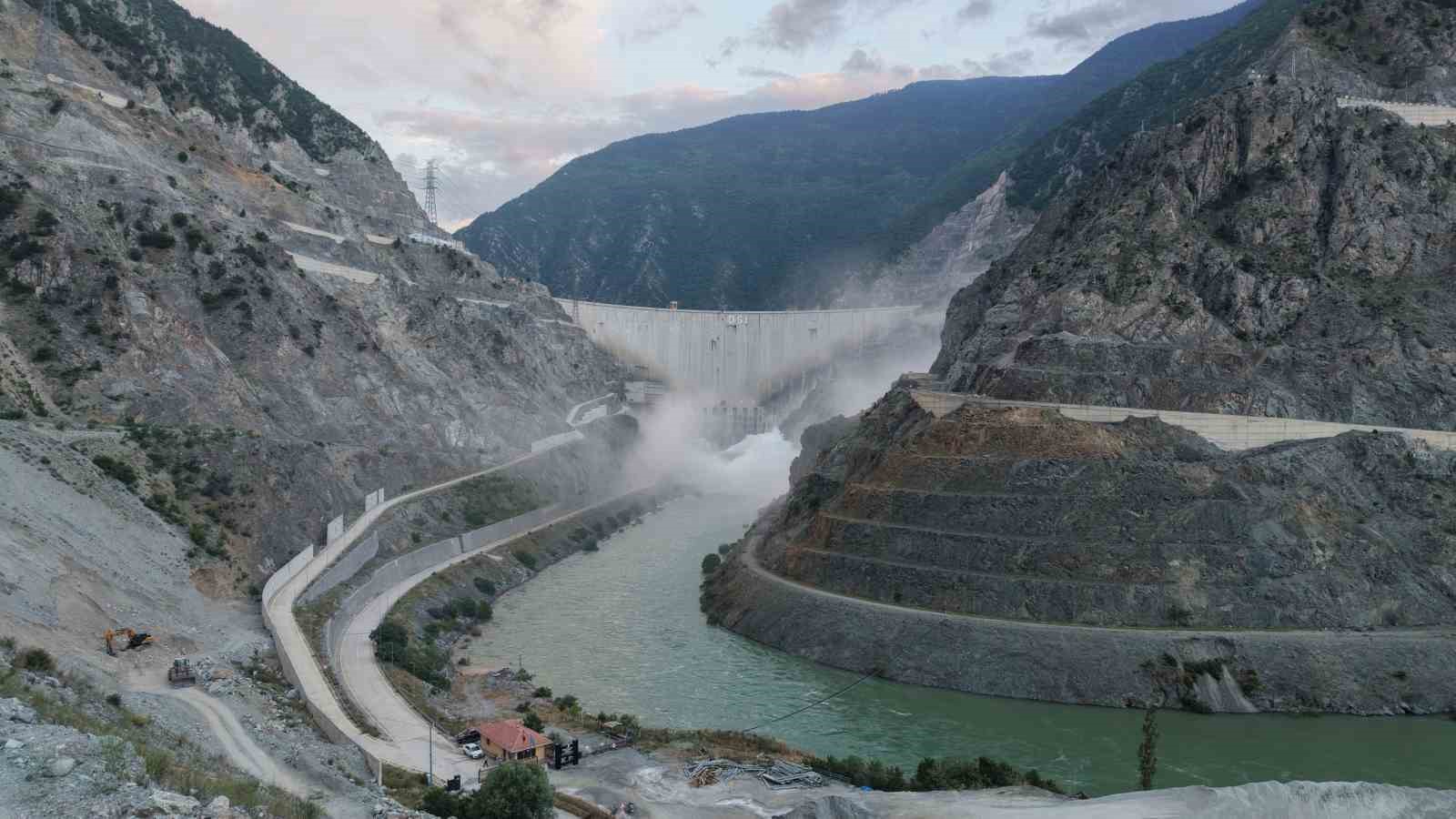deriner barajinda 7 yil aradan sonra kapaklar acildi 5 2PCWuEgV