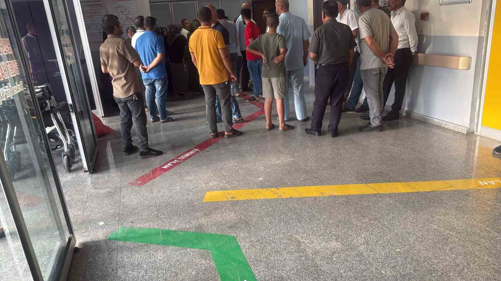 Dernek başkanı düğünde silah sıkmak isterken 2 kişiyi yaraladı 4 dernek baskani dugunde silah sikmak isterken 2 kisiyi yaraladi 0 MshBmHTw