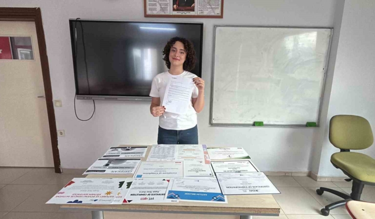 ders-calisirken-yemek-yemeyi-bile-unuttum-diyen-ayse-naz-amerikan-rice-universitesinden-ve-nasadan-5QGjHDuH.jpg