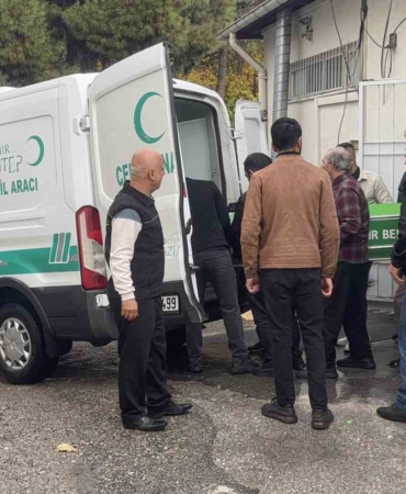 ders-cikisi-kalp-krizi-geciren-ogretmen-kurtarilamadi-nYZFya52.jpg
