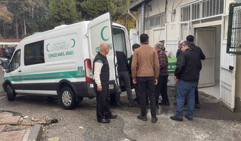 ders-cikisi-kalp-krizi-geciren-ogretmen-kurtarilamadi-nYZFya52.jpg