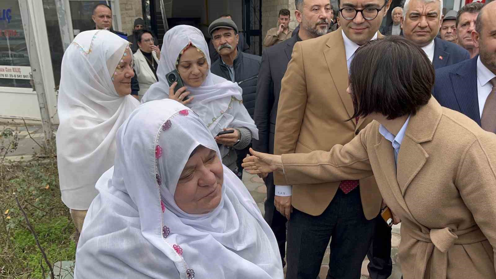 Dervişoğlu, İYİ Parti kurucusu Korkmaz’ın başörtüsü için hakaret ettiği Mihalgazi Belediye Başkanı’nı ziyaret etti 8 dervisoglu iyi parti kurucusu korkmazin basortusu icin hakaret ettigi mihalgazi belediye baskanini ziyaret etti ORjM6JEA