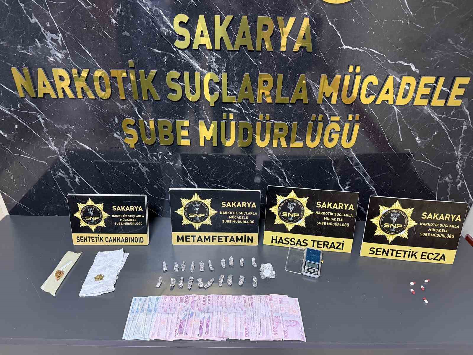 desifre olmamak icin uyusturucuyu ayni evde satip kullandirmislar 4 vuCdMhg2