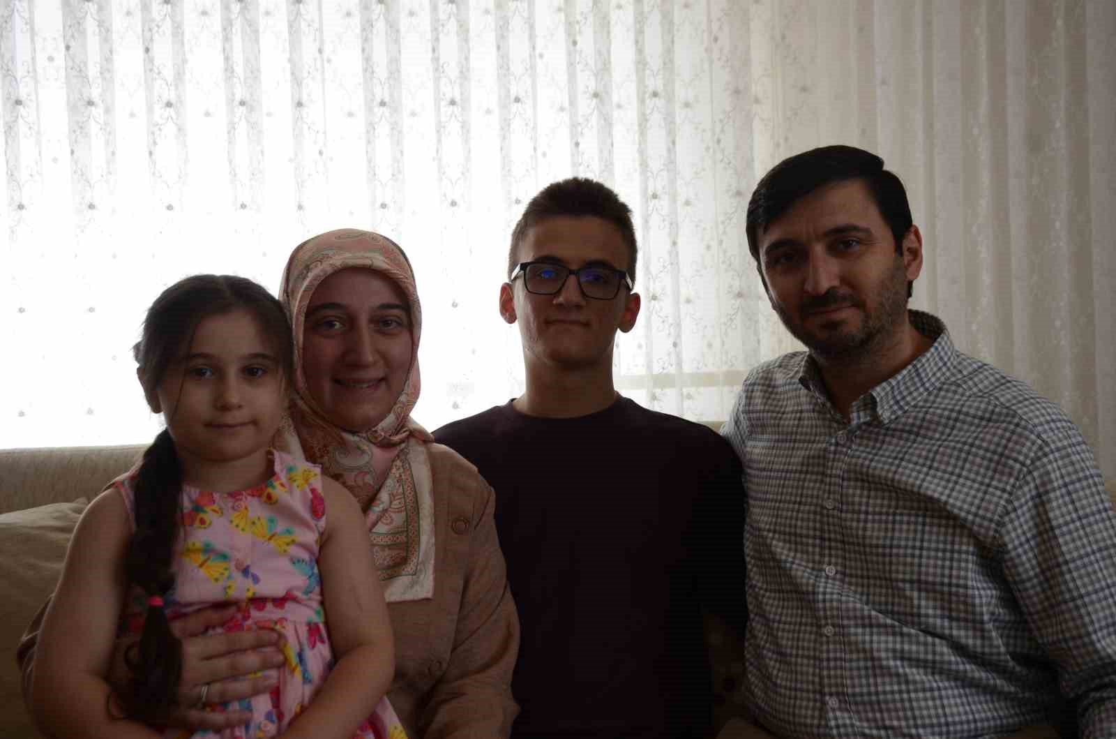 Destek olmak için birlikte sınava girdiği torunu tam puan aldı 5 destek olmak icin birlikte sinava girdigi torunu tam puan aldi 1 RUutSSGq