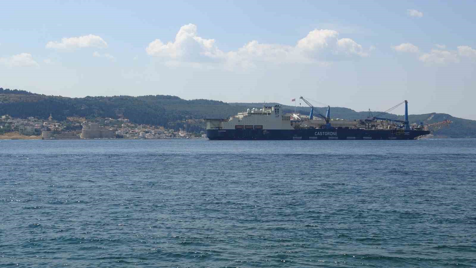 dev boru doseme gemisi castorone canakkale bogazindan gecti 1 U8Svwnii