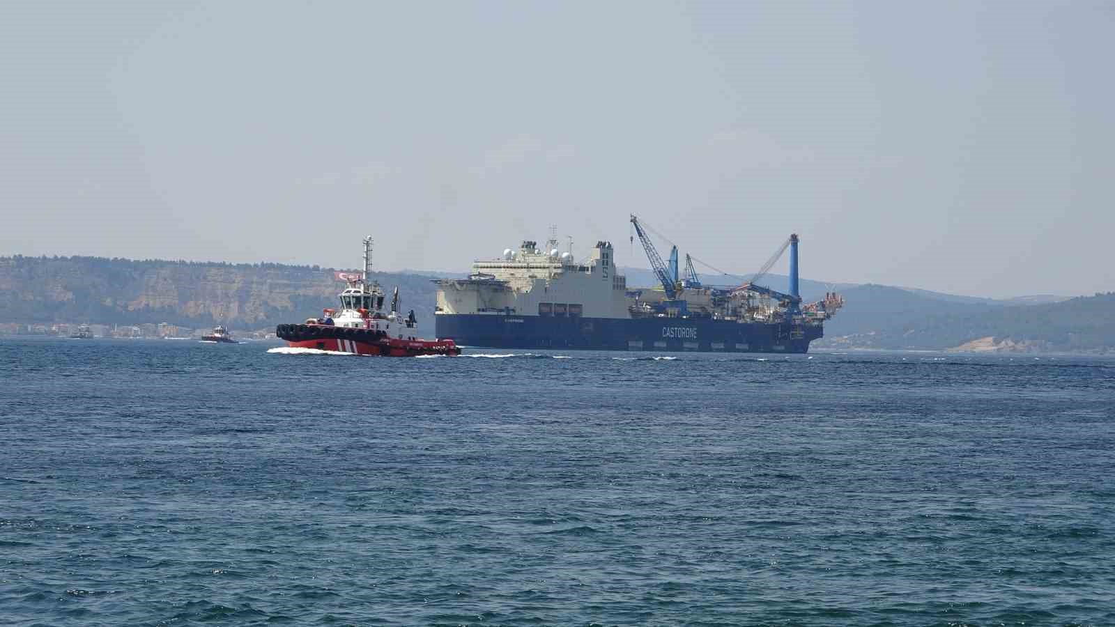 dev boru doseme gemisi castorone canakkale bogazindan gecti 3