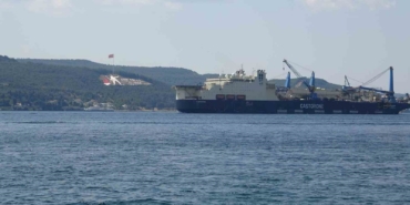 dev-boru-doseme-gemisi-castorone-canakkale-bogazindan-gecti-s71BNT57.jpg