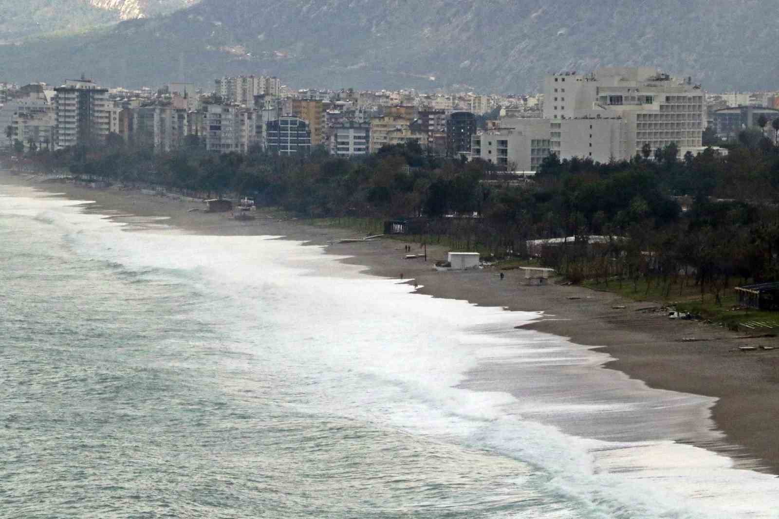 dev dalgalar sahili dovdu martilar balik define avcilari kiymetli esya aradi 1 cajAgAAH