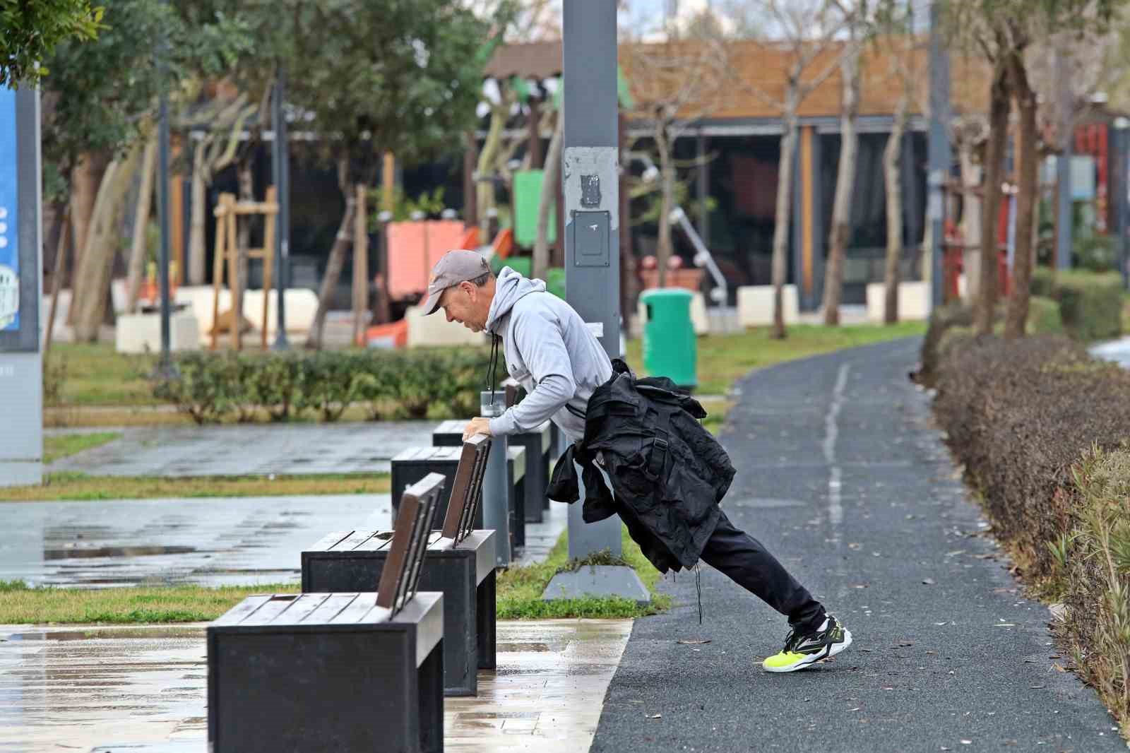 dev dalgalar sahili dovdu martilar balik define avcilari kiymetli esya aradi 9 nRpwj8fu