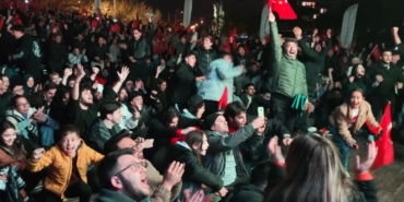 dev-ekrandaki-bitis-duduguyle-antalyada-bayram-havasi-esti-2nEN1W2c.jpg