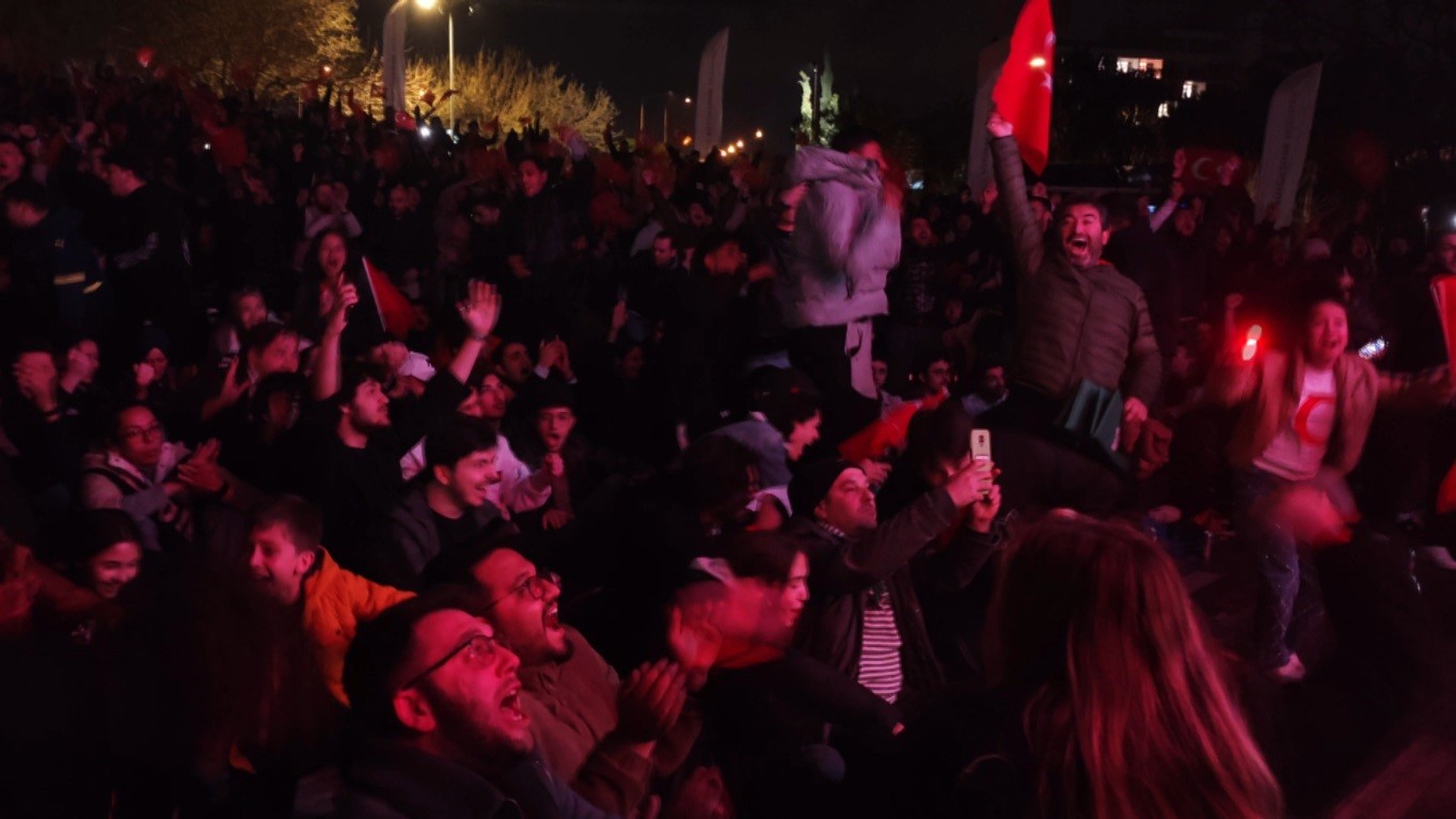 dev ekrandaki bitis duduguyle antalyada bayram havasi esti 3