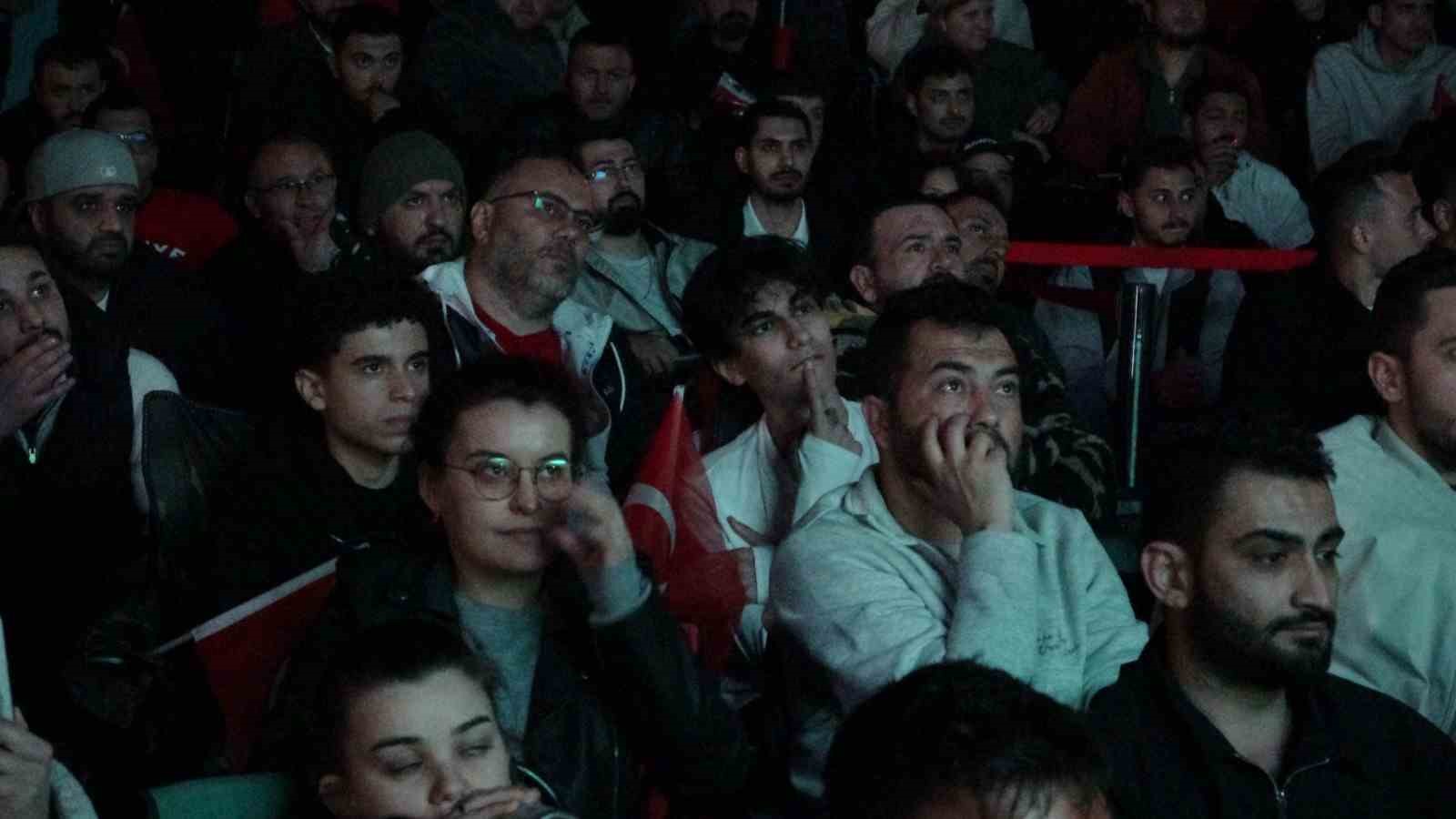 dev ekrandaki bitis duduguyle antalyada bayram havasi esti 4