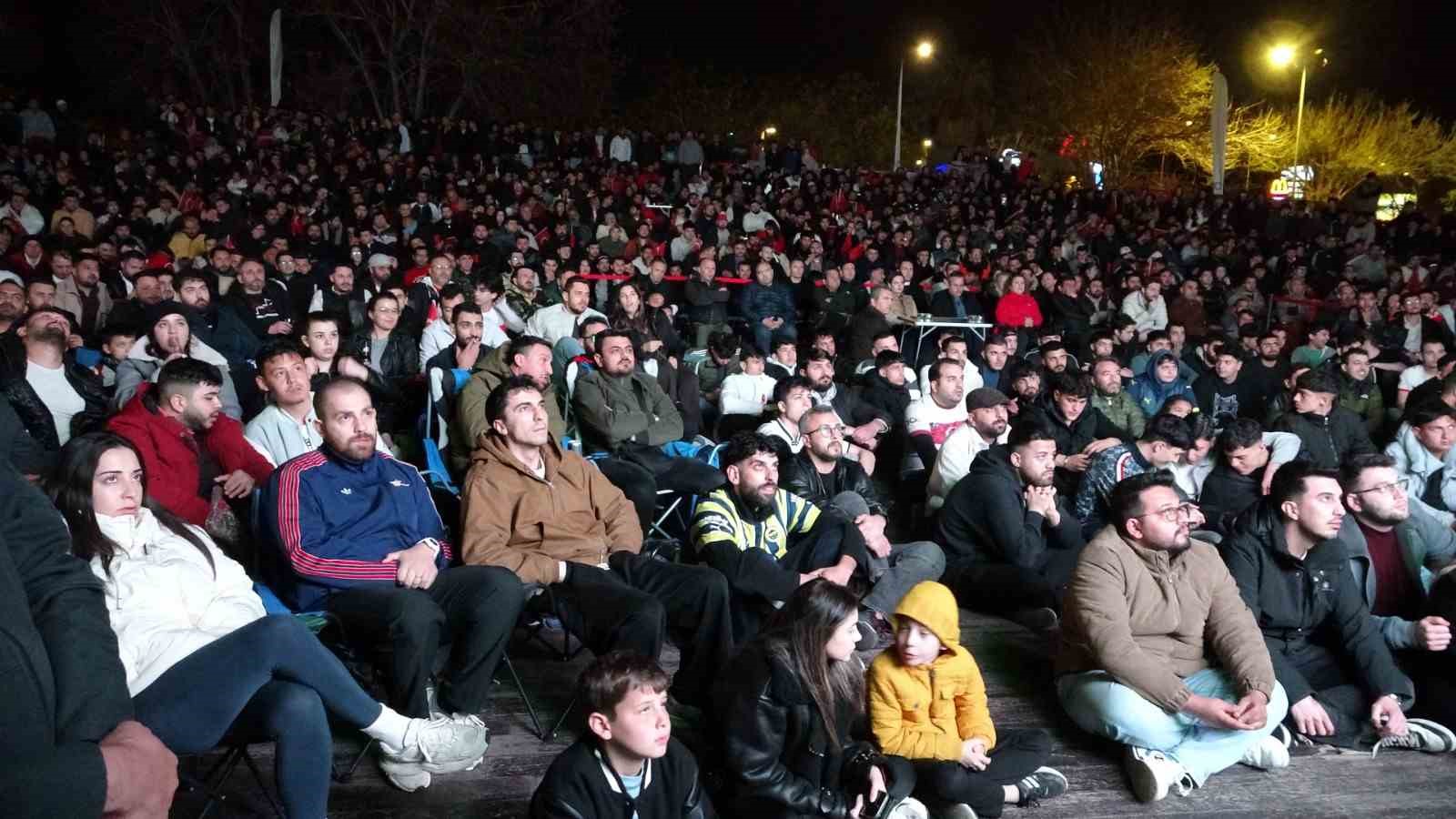 dev ekrandaki bitis duduguyle antalyada bayram havasi esti 5 Oy4VgXsR