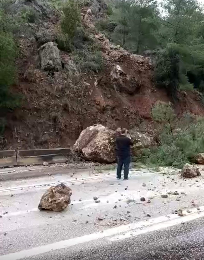 dev kayalar yola dustu ulasim durma noktasina geldi 2 4Saw9h9H