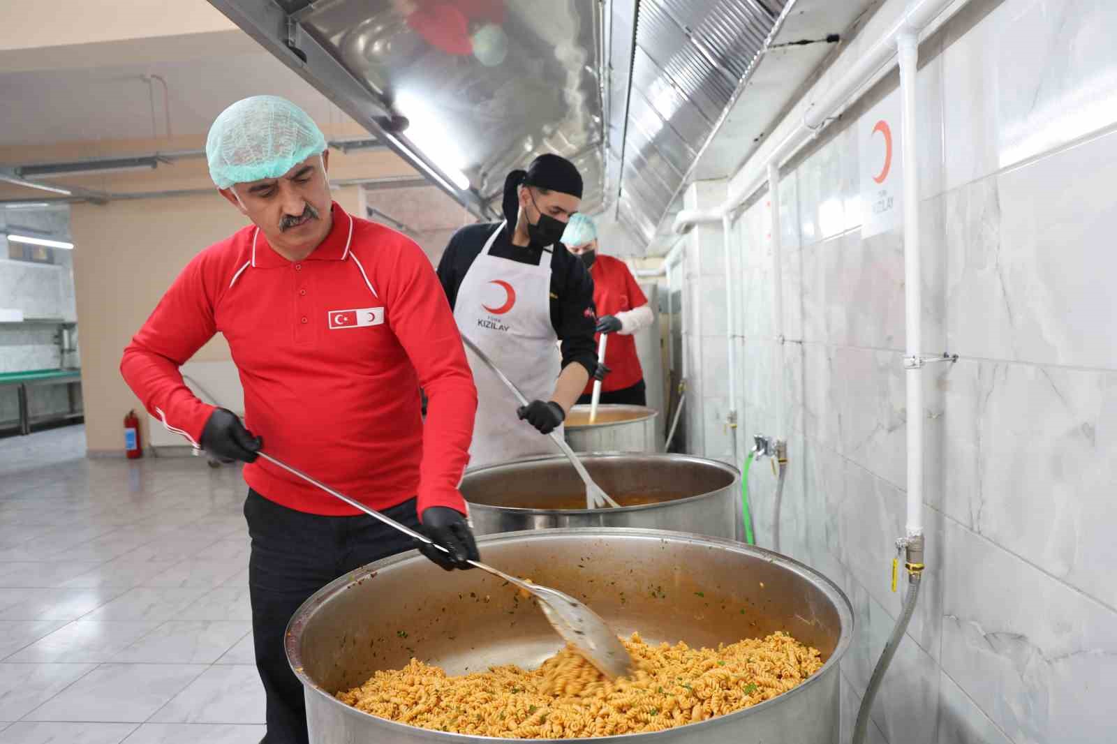 dev kazanlar ihtiyac sahipleri icin kayniyor 5 YmrfudJz