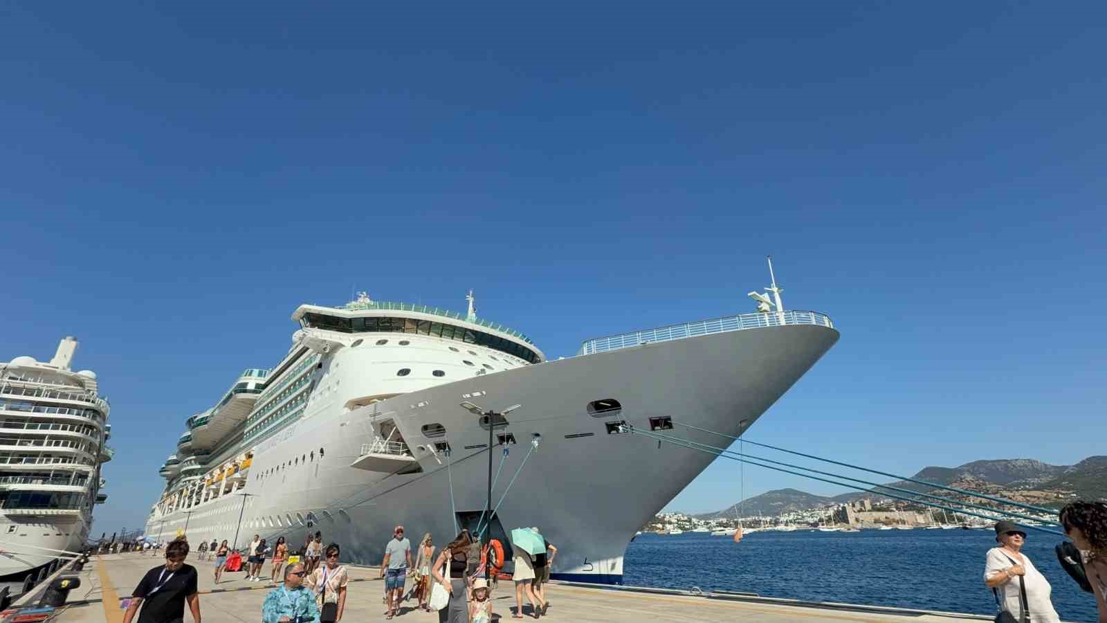 dev kruvaziyerler bodruma demir atti 3 bin 319 turist geldi 1 2q9gXm99
