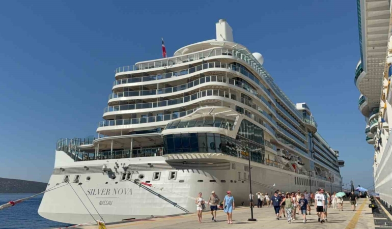 dev-kruvaziyerler-bodruma-demir-atti-3-bin-319-turist-geldi-jLfka5Zr.jpg