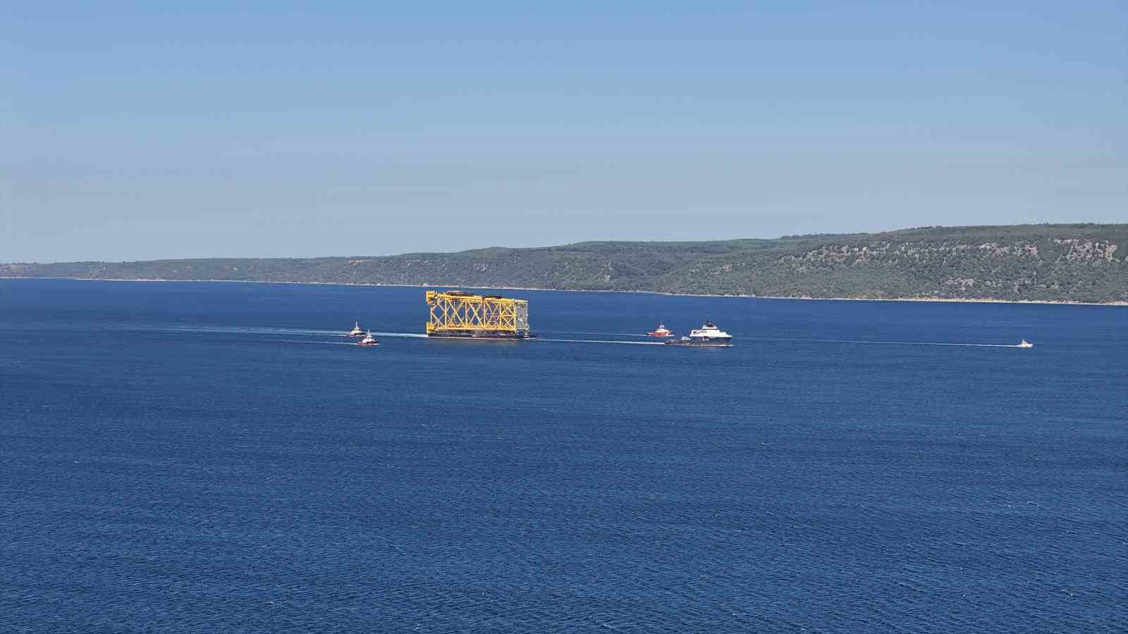Dev sondaj platformu iskelesi Çanakkale Boğazı’ndan geçiyor 5 dev sondaj platformu iskelesi canakkale bogazindan geciyor 1 QZF9Hb6U