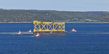 dev-sondaj-platformu-iskelesi-canakkale-bogazindan-geciyor-6KJjpRWl.jpg