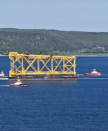 dev-sondaj-platformu-iskelesi-canakkale-bogazindan-geciyor-6KJjpRWl.jpg