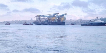 dev-vinc-gemisi-saipem-7000-istanbul-bogazindan-geciyor-5tDItZ8L.jpg