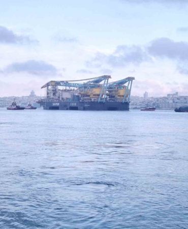 dev-vinc-gemisi-saipem-7000-istanbul-bogazindan-geciyor-5tDItZ8L.jpg