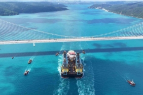 dev-vinc-gemisi-saipem-7000-istanbul-bogazindan-gecti-16NOVRkC.jpg