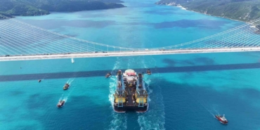 dev-vinc-gemisi-saipem-7000-istanbul-bogazindan-gecti-16NOVRkC.jpg
