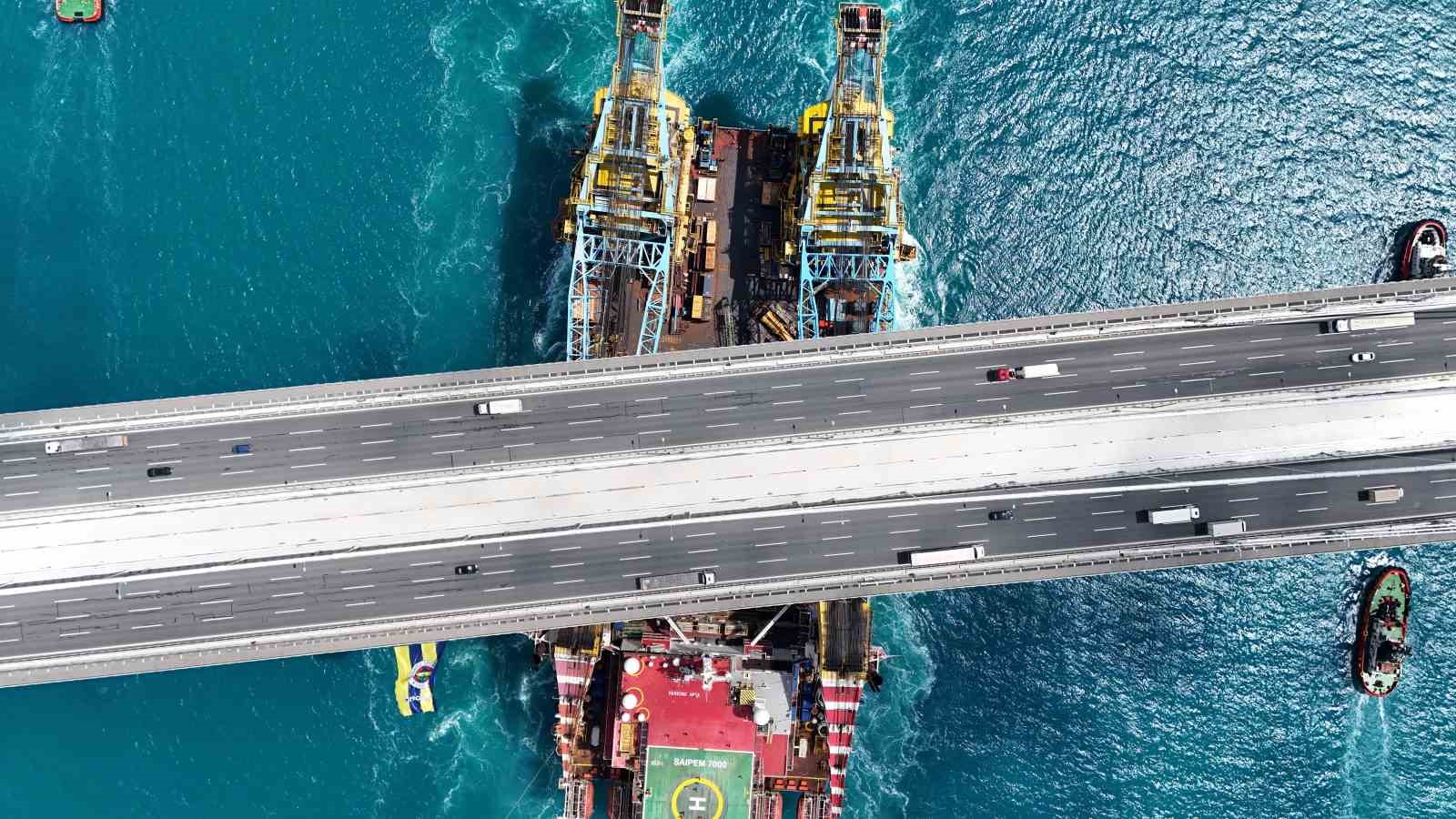 dev vinc gemisi saipem 7000 istanbul bogazindan gecti 2 68z5IJW5