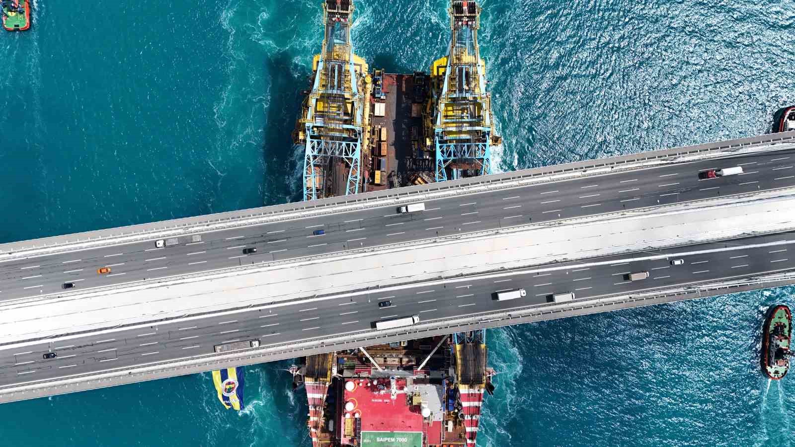 dev vinc gemisi saipem 7000 istanbul bogazindan gecti 4 iCNX5d34