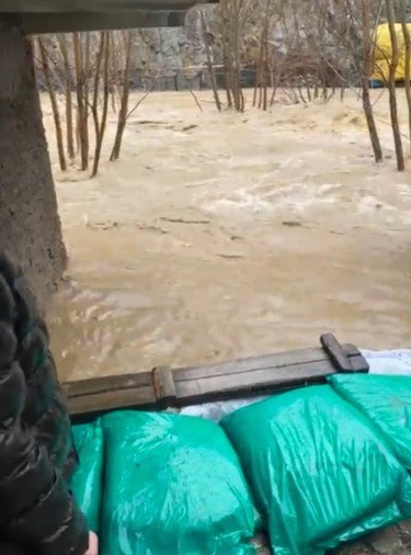 develide asiri yagis sele neden oldu bazi ev ve ahirlari su basti 1