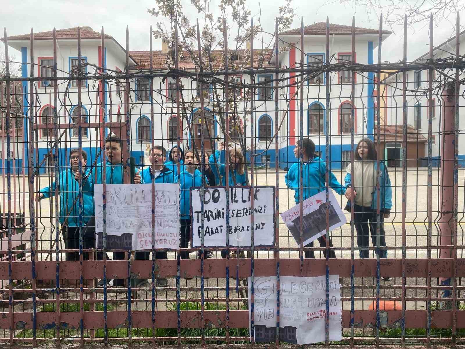 devir karari verilen mimar kemal ortaokulu ogrenci ve velilerinden tepki 0 mmG6PEgn