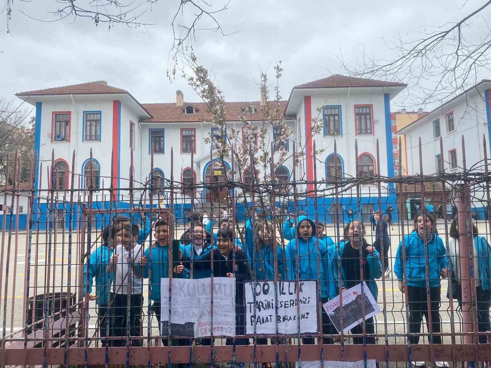 devir karari verilen mimar kemal ortaokulu ogrenci ve velilerinden tepki 1 AeRfbs1r