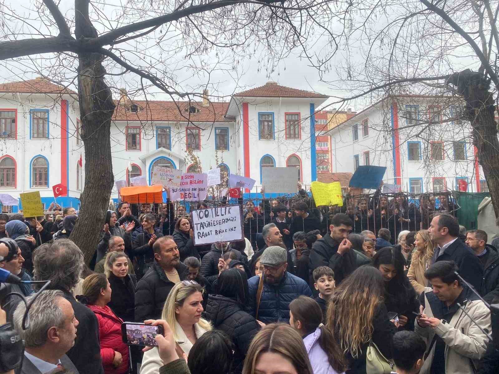 devir karari verilen mimar kemal ortaokulu ogrenci ve velilerinden tepki 5 euB1Gc9w