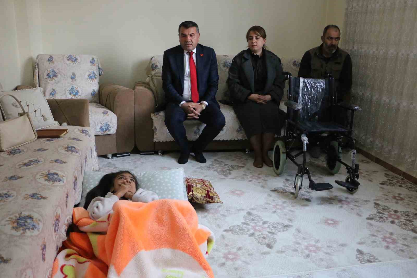devlet bahceliden diyarbakirli engelli kiza tekerlekli sandalye surprizi 0 BJN38yKS