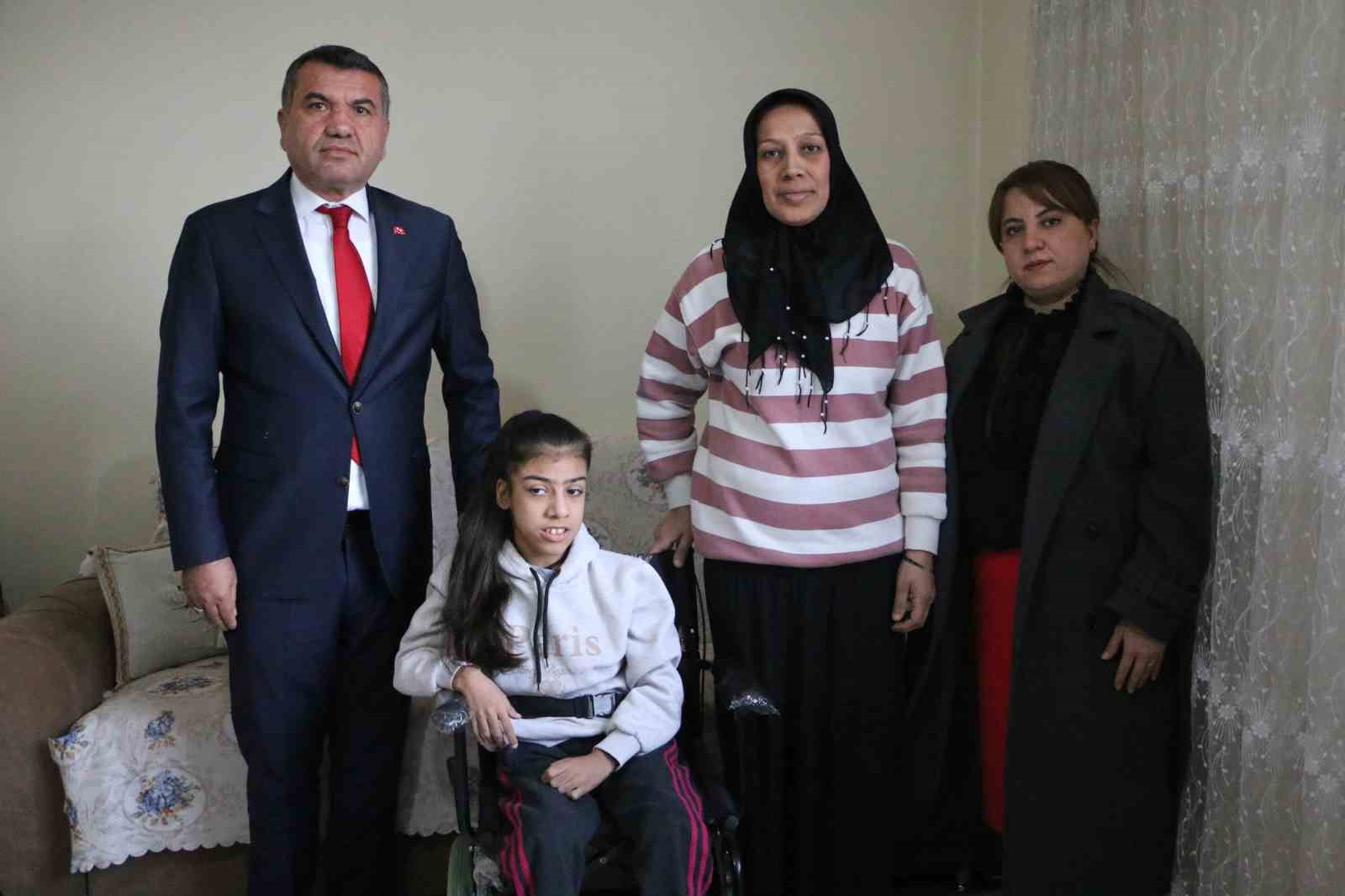 devlet bahceliden diyarbakirli engelli kiza tekerlekli sandalye surprizi 2 1ULNnzic