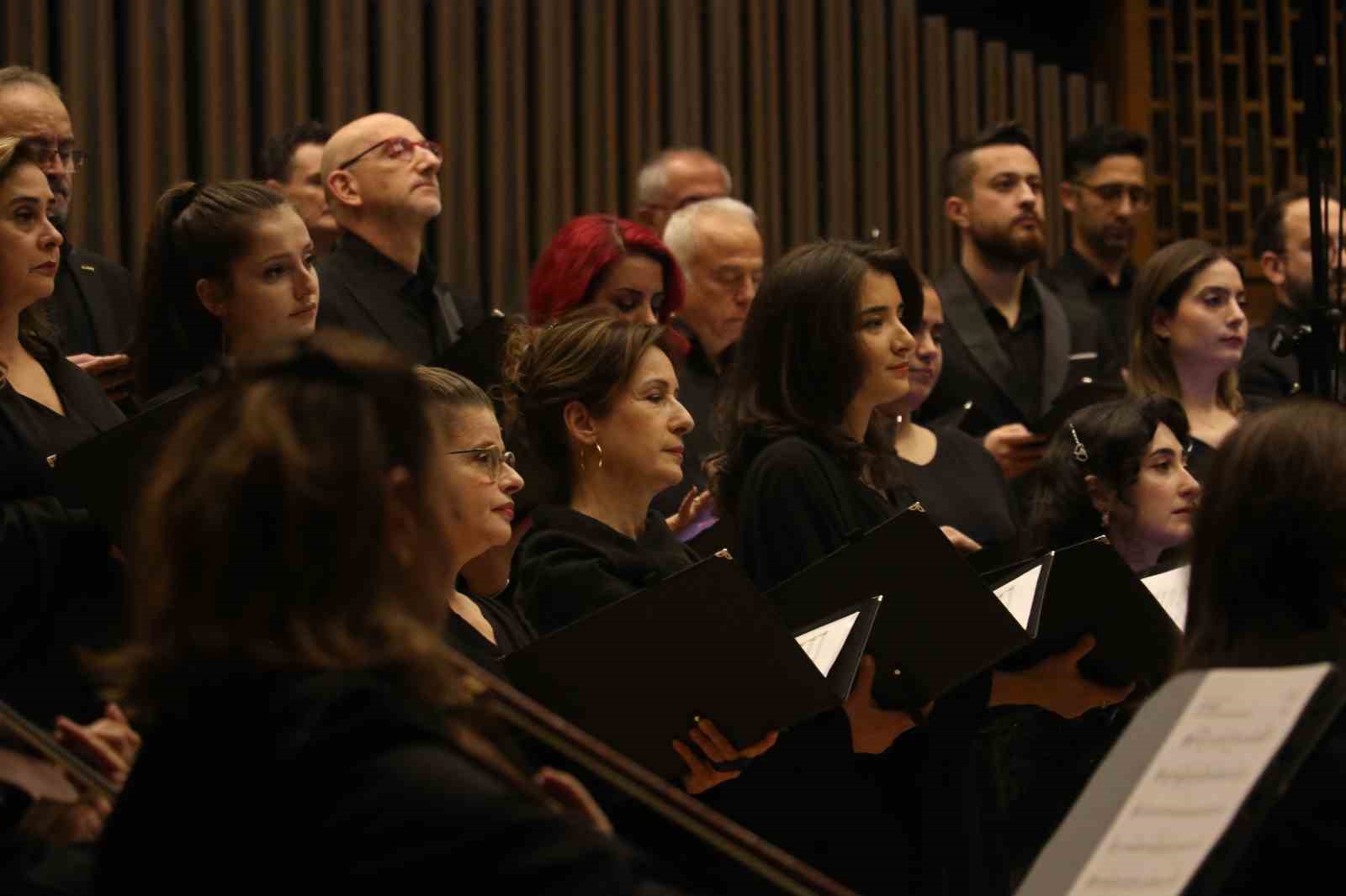 Devlet Çoksesli Korosu 90’ıncı yaşını kutlayan Arvo Part’in İstanbul’a özel bestelediği eseri sanatseverlerle buluşturdu 14 devlet coksesli korosu 90inci yasini kutlayan arvo partin istanbula ozel besteledigi eseri sanatseverlerle bulusturdu WyTsB61Y