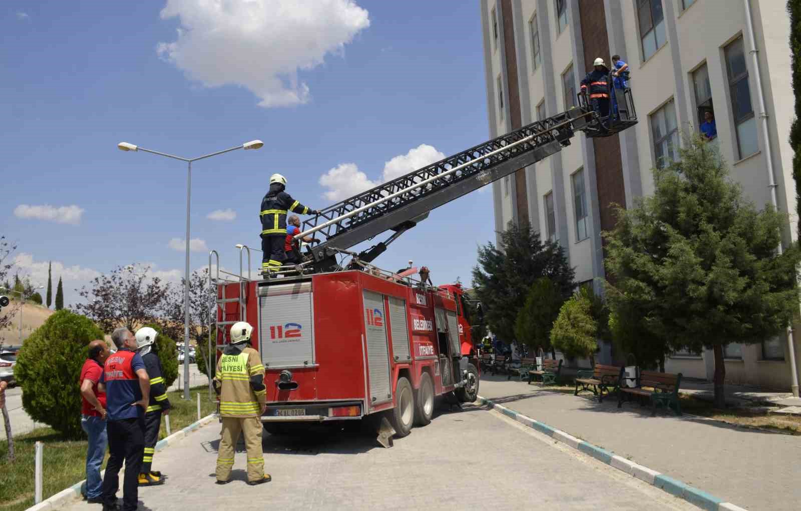 devlet hastanesindeki acil durum tatbikati gercegi aratmadi 1 GHSstjDf