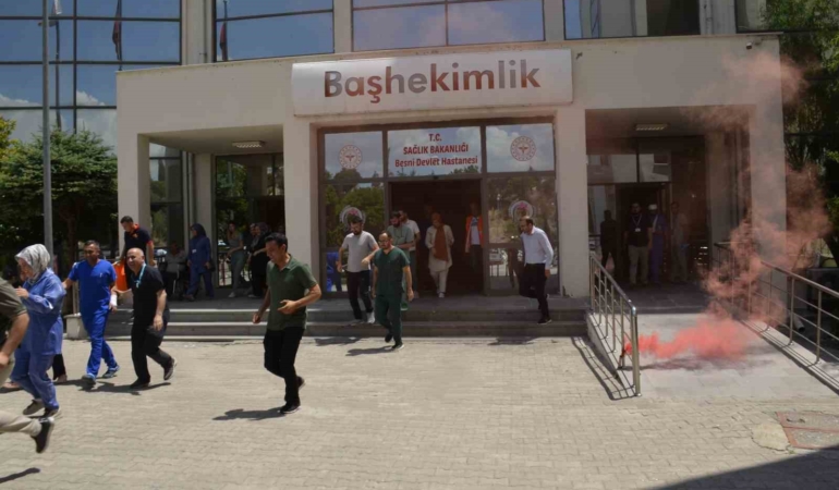 devlet-hastanesindeki-acil-durum-tatbikati-gercegi-aratmadi-ekjS9T4s.jpg