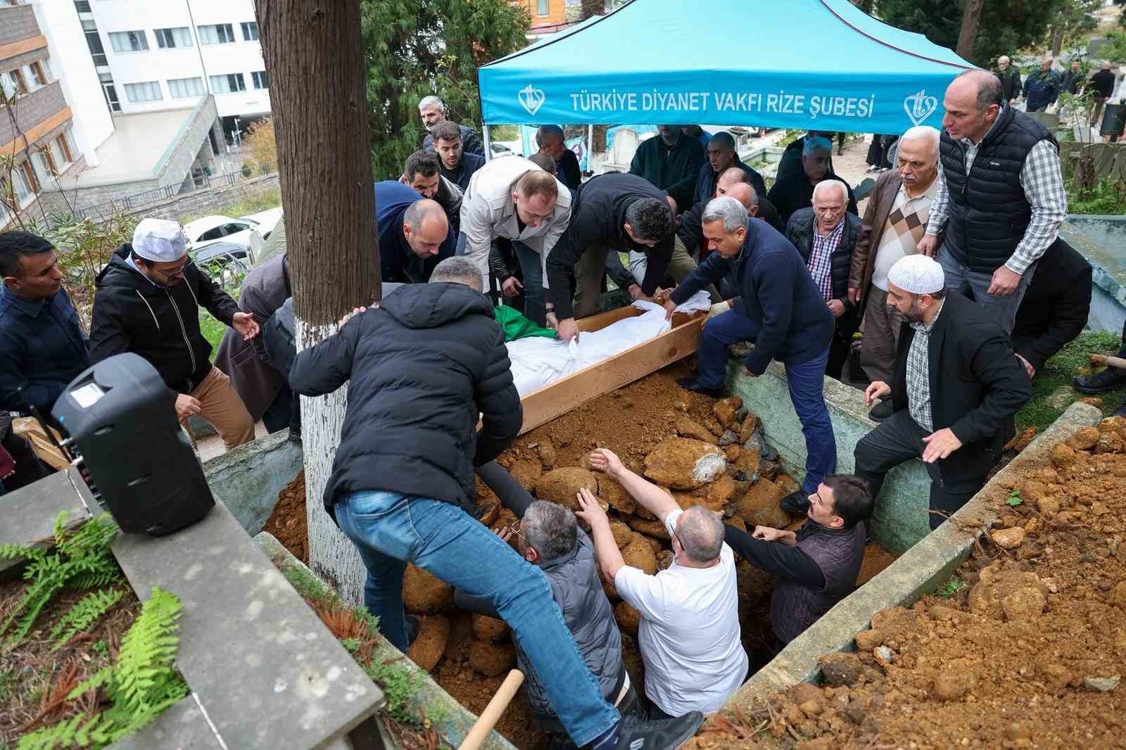 Devlet himayesinde yetişti, son yolculuğuna protokol uğurladı 5 devlet himayesinde yetisti son yolculuguna protokol ugurladi 1 5DTlpRCm